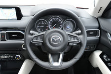 インテリア・インパネ周り／マツダ 新型 CX-5 XD L Package[4WD／ボディカラー：ソウルレッドクリスタルメタリック／インテリアカラー：ピュアホワイト(本革)]