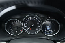 メーターパネル／マツダ 新型 CX-5 XD L Package[4WD／ボディカラー：ソウルレッドクリスタルメタリック／インテリアカラー：ピュアホワイト(本革)]