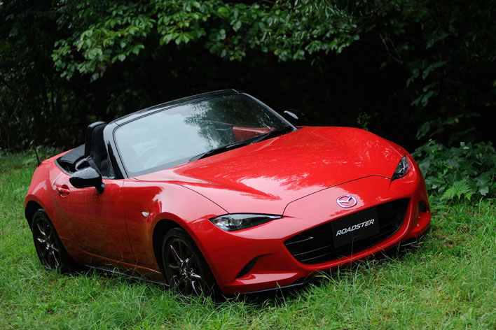 マツダ ロードスター(クラシックレッド塗装)