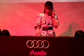 女性DJのAKEMI SONODAさん