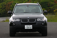 BMW X3 フロントビュー