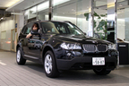 BMW X3を試乗する竹岡 圭2（撮影：オートクワン編集部）