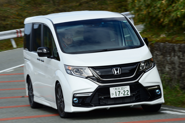 セレナライダー ステップワゴンモデューロx ヴォクシーg Sを徹底比較 人気のミニバンをエアロパーツでドレスアップ 3 4 徹底比較 人気新型車 比較年 Mota