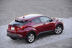 ＜トヨタ C-HR S-T[4WD・1.2ターボ／ボディカラー：センシュアルレッドマイカ]＞トヨタ C-HR 公道試乗レポート／渡辺陽一郎