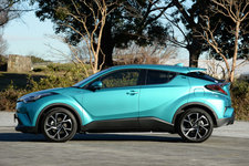 ＜トヨタ C-HR G[FF・ハイブリッド／ボディカラー：ラディアントグリーンメタリック]＞トヨタ C-HR 公道試乗レポート／渡辺陽一郎