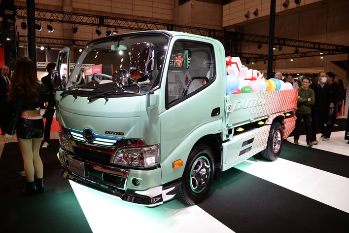 トントントントン ヒノノニトン ブースでは華麗なダンスパフォーマンスが披露 Tas17 画像ギャラリー No 10 特集 Mota トントントントン ヒノノニトン ブースでは華麗なダンスパフォーマンスが披露 Tas17 画像ギャラリー No 10 特集 Mota