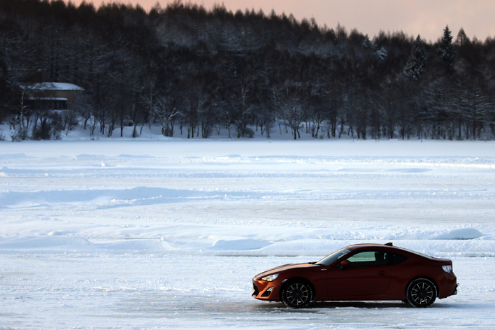 FRのハチロクで氷上走行をとことん楽しむ！「2017 iceGUARD5 PLUS