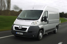 <フィアット デュカトの兄弟車「プジョー ボクサー」>FCAジャパン、フィアットの商用車「フィアット デュカト」を「ジャパンキャンピングカーショー2017」で国内初披露