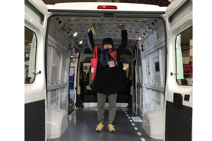 <筆者の遠藤イヅルさん>FCAジャパン、フィアットの商用車「フィアット デュカト」を「ジャパンキャンピングカーショー2017」で国内初披露