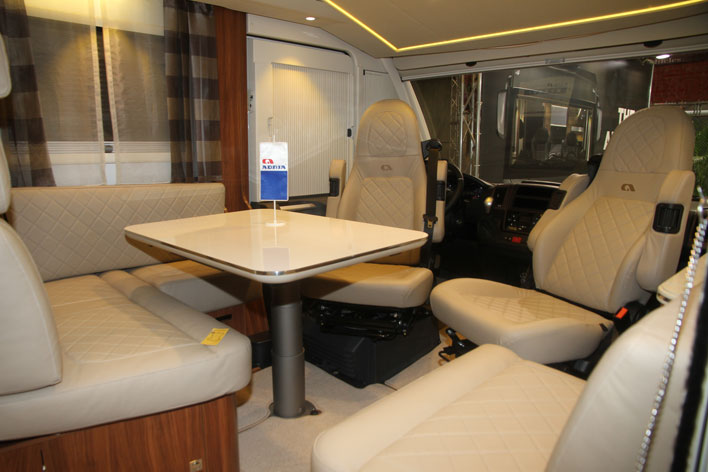 ADRIA SONIC SUPREME(アドリア ソニック スプリーム)/14,666,400円~(消費税込) 【JCCS2017】