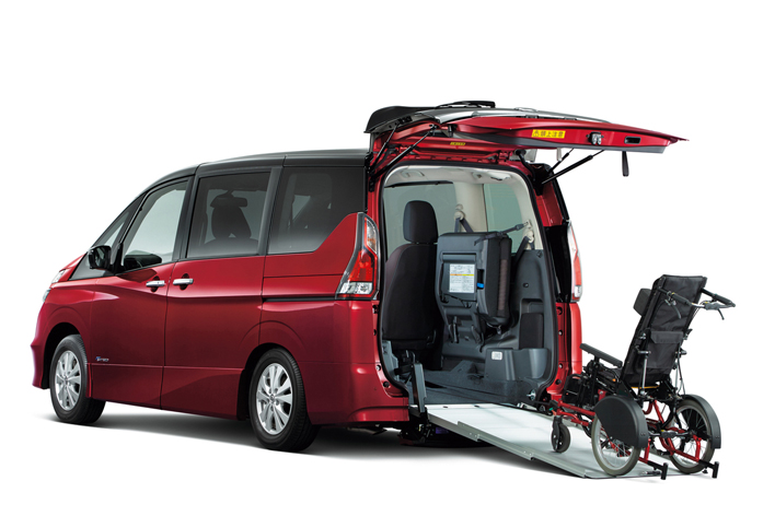 セレナ　リフトタイプ　チェアキャブ、車椅子移動車　大きな荷物の移動にも便利28年 日産セレナに車いす仕様“チェアキャブ スロープタイプ”4タイプが登場