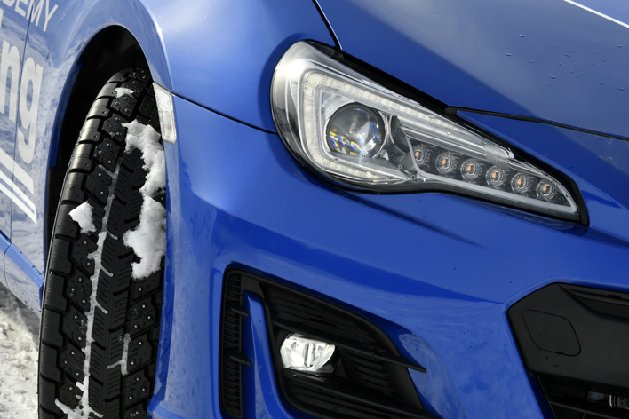 ドキッ スバルだらけ の雪上試乗 Wrx Stiやレヴォーグ さらにはスパイクタイヤのbrz まで 1 2 徹底検証 17年新型車種ー試乗レポート Mota