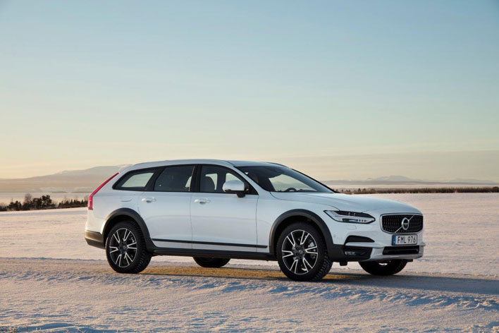 Volvo NEW V90 Cross Country(新型V90クロスカントリー) 海外試乗レポート／竹岡圭