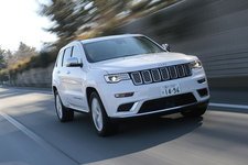 ＜JEEP GRAND CHEROKEE Summit(ジープ グランドチェロキー サミット) ラグーナレザーパッケージ[4WD]＞ジープ グランドチェロキー雪上試乗レポート／藤島知子