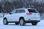 ＜JEEP GRAND CHEROKEE Summit(ジープ グランドチェロキー サミット) ラグーナレザーパッケージ[4WD]＞ジープ グランドチェロキー雪上試乗レポート／藤島知子