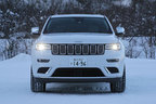 ＜JEEP GRAND CHEROKEE Summit(ジープ グランドチェロキー サミット) ラグーナレザーパッケージ[4WD]＞ジープ グランドチェロキー雪上試乗レポート／藤島知子