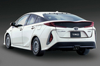 トヨタ新型プリウスPHV（TRDパーツ装着）