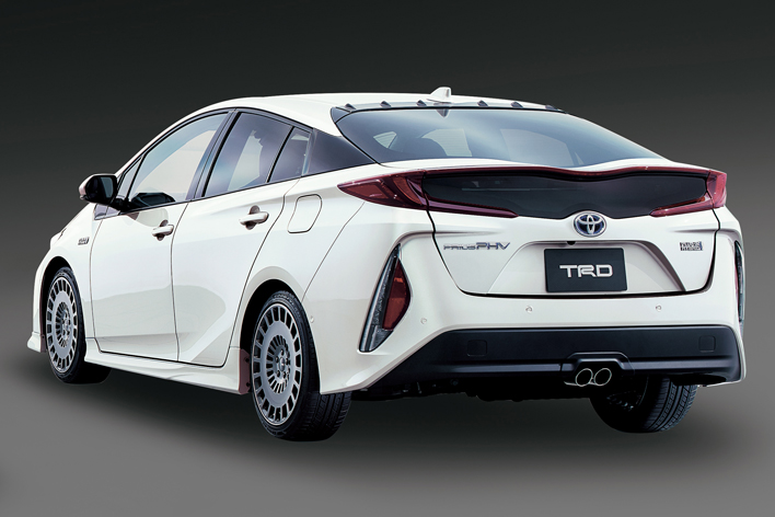 新型プリウスPHVをよりスポーティにするTRDパーツ発売(画像ギャラリー