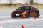 ＜日産 GT-R(4WD／ATTESA E-TS)＞