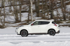＜日産 ジューク NISMO RS(4WD／ALL-MODE 4x4-i トルクベクトル付)＞