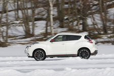 ＜日産 ジューク NISMO RS(4WD／ALL-MODE 4x4-i トルクベクトル付)＞