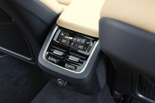 ＜VOLVO V90 T6 AWD Inscription＞ボルボ 新型S90・V90[2017年2月発売] 試乗レポート／今井優杏