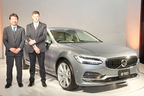（左から）ボルボ・カー・ジャパン 木村隆之社長、ボルボ・カー・グループ デザイン部門 バイス・プレジデント ジョナサン・ディズリー氏