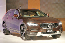 ボルボ 新型V90クロスカントリー