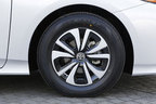 ＜トヨタ 新型 プリウスPHV S”ナビパッケージ”[FF／ボディカラー：シルバーメタリック]＞トヨタ 新型プリウスPHV 試乗レポート／五味康隆