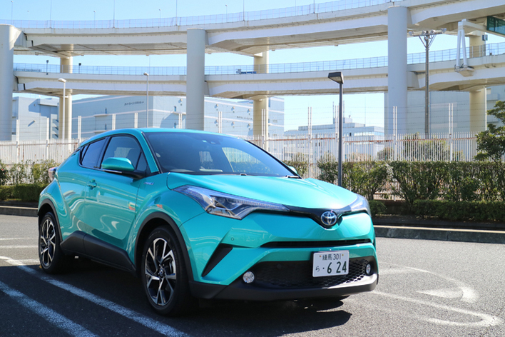 “激売れ”トヨタ C-HR ハイブリッドの実燃費をテスト！ライバルやプリウスとの比較で驚きの結果に！