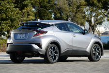 トヨタ C-HR ターボ