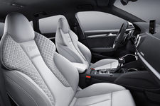 アウディ 新型RS 3 スポーツバック