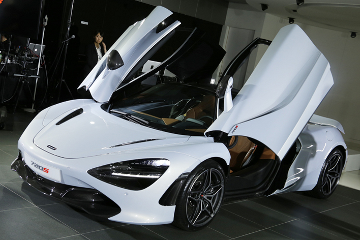 “可変ドリフトコントロール”搭載で素人でもドリフト可能に！マクラーレン720Sの価格は3338万円、最高速度は341km/h