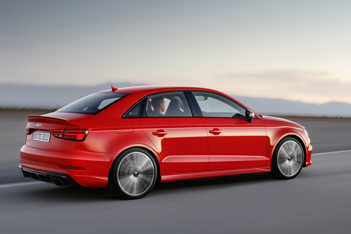 アウディ RS 3 セダン