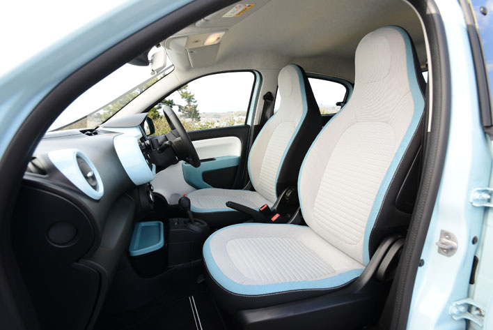 ＜RENAULT TWINGO INTENS(ルノー トゥインゴ インテンス／0.9リッターターボ／6速EDC)＞