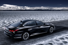 レクサス 新型LS500h（ハイブリッド車）