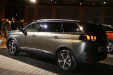 プジョー 新型5008(日本初披露)