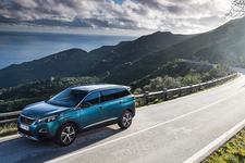 プジョー 新型5008(メーカー画像)