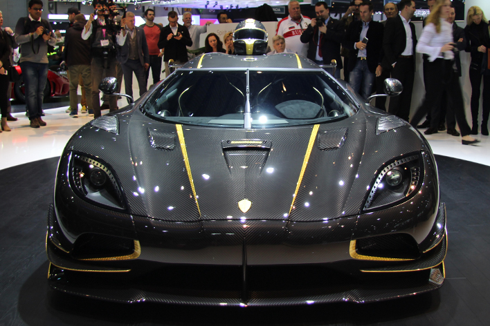 おいくら？1000馬力超に本物24金使用の“超”高級スーパーカー