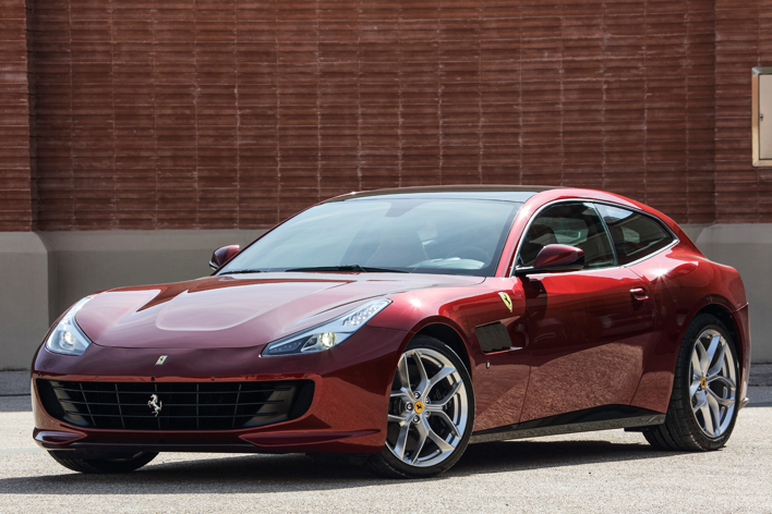 フェラーリGTC4ルッソTは新たな跳ね馬！派生ではない6番目モデルの理由