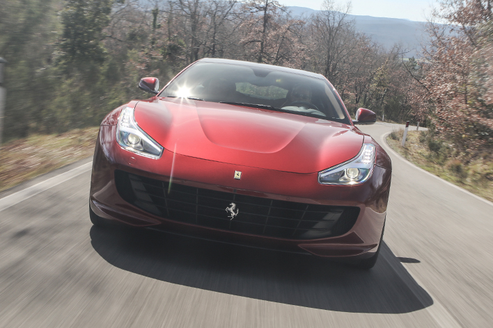 フェラーリGTC4ルッソTは新たな跳ね馬！派生ではない6番目モデルの理由