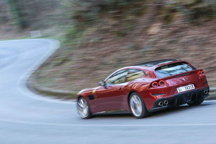 フェラーリGTC4ルッソTは新たな跳ね馬！派生ではない6番目モデルの理由