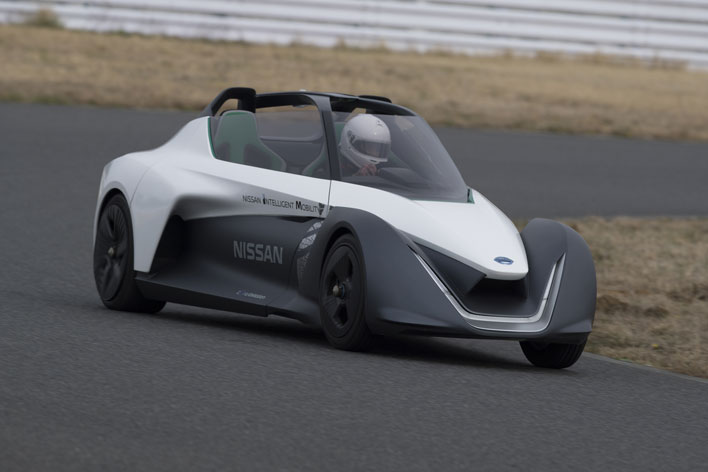 電動化の楽しさを表現した究極のスポーツカー「日産 ブレイドグライダー」に試乗！ 日産が提唱する電動化技術の未来とは
