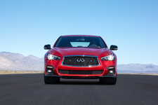 ＜INFINITI Q50＞(日本名：「日産 スカイライン」／2018年モデル)