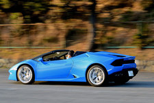 ＜Lamborghini HURACAN SPYDER(ランボルギーニ ウラカン スパイダー)＞試乗レポート／今井優杏
