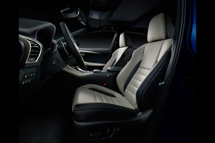 新型 NX300 “F SPORT”／2017上海モーターショー