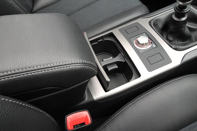 スバル レガシィツーリングワゴン 並列化されたカップホルダー