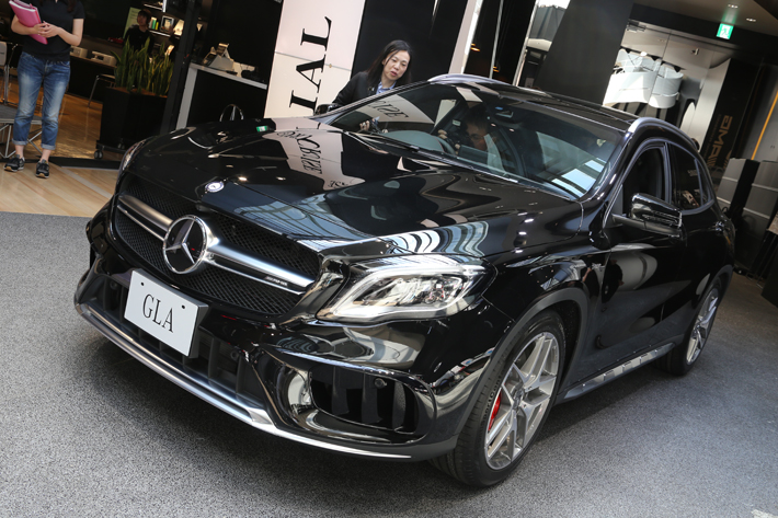 メルセデスAMG 新型GLA(GLA 45 4MATIC)