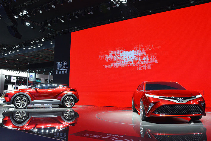 トヨタがc Hrと新型カムリにそっくりな謎のコンセプト2台を発表 上海ショー17 画像ギャラリー No 13 特集 Mota