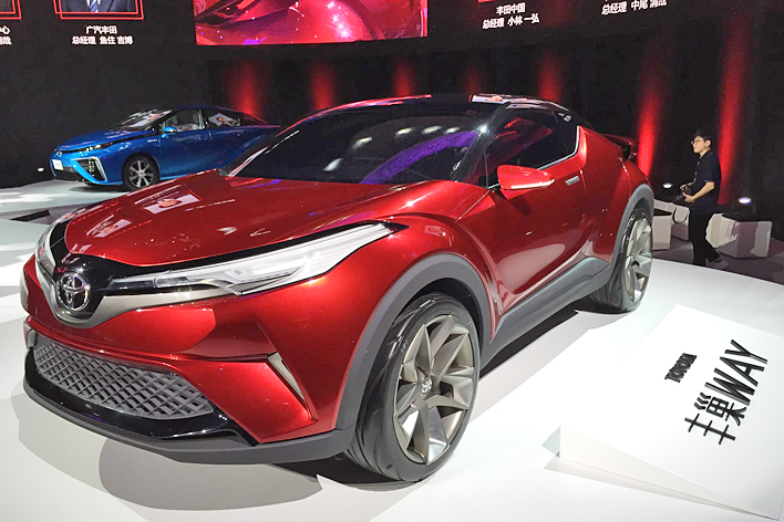 トヨタがc Hrと新型カムリにそっくりな謎のコンセプト2台を発表 上海ショー17 画像ギャラリー No 13 特集 Mota トヨタがc Hrと新型カムリにそっくりな謎のコンセプト2台を発表 上海ショー17 画像ギャラリー No 13 特集 Mota